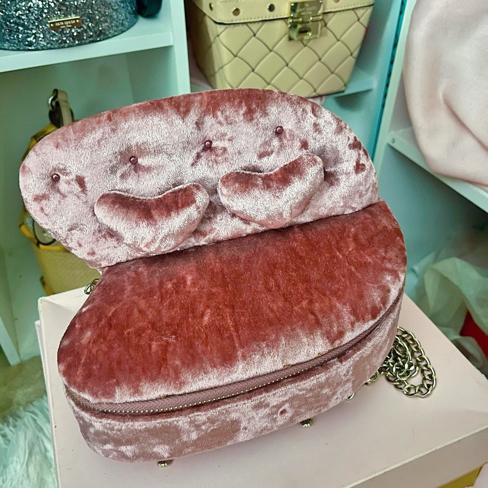 Rare Betsey Johnson Velvet Love Seat Heart-Shaped Pink Couch 3D Novelty Purse
